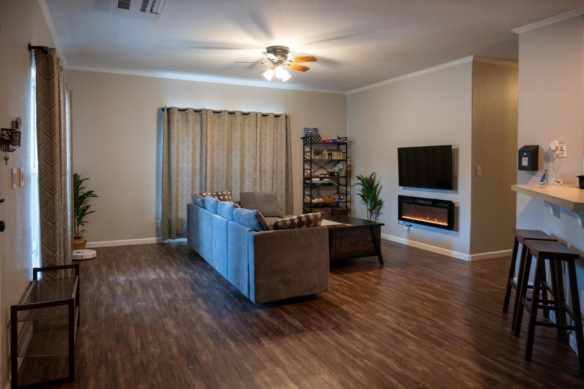 Luxury Near - Wifi A/c Holiday home *